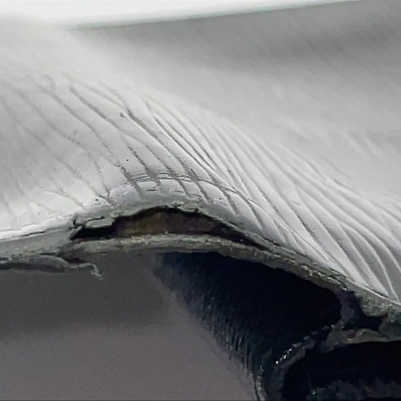 AUTH LOUIS VUITTON Black Epi Portefeiulle Sarah Wallet - Picture 11 of 13